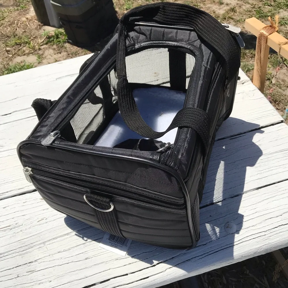 NWOT Sherpa Small Pet Carrier- see measurements - Picture 1 of 4
